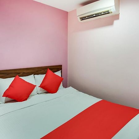 Oyo 89480 Dream House Hotel Skudai Extérieur photo