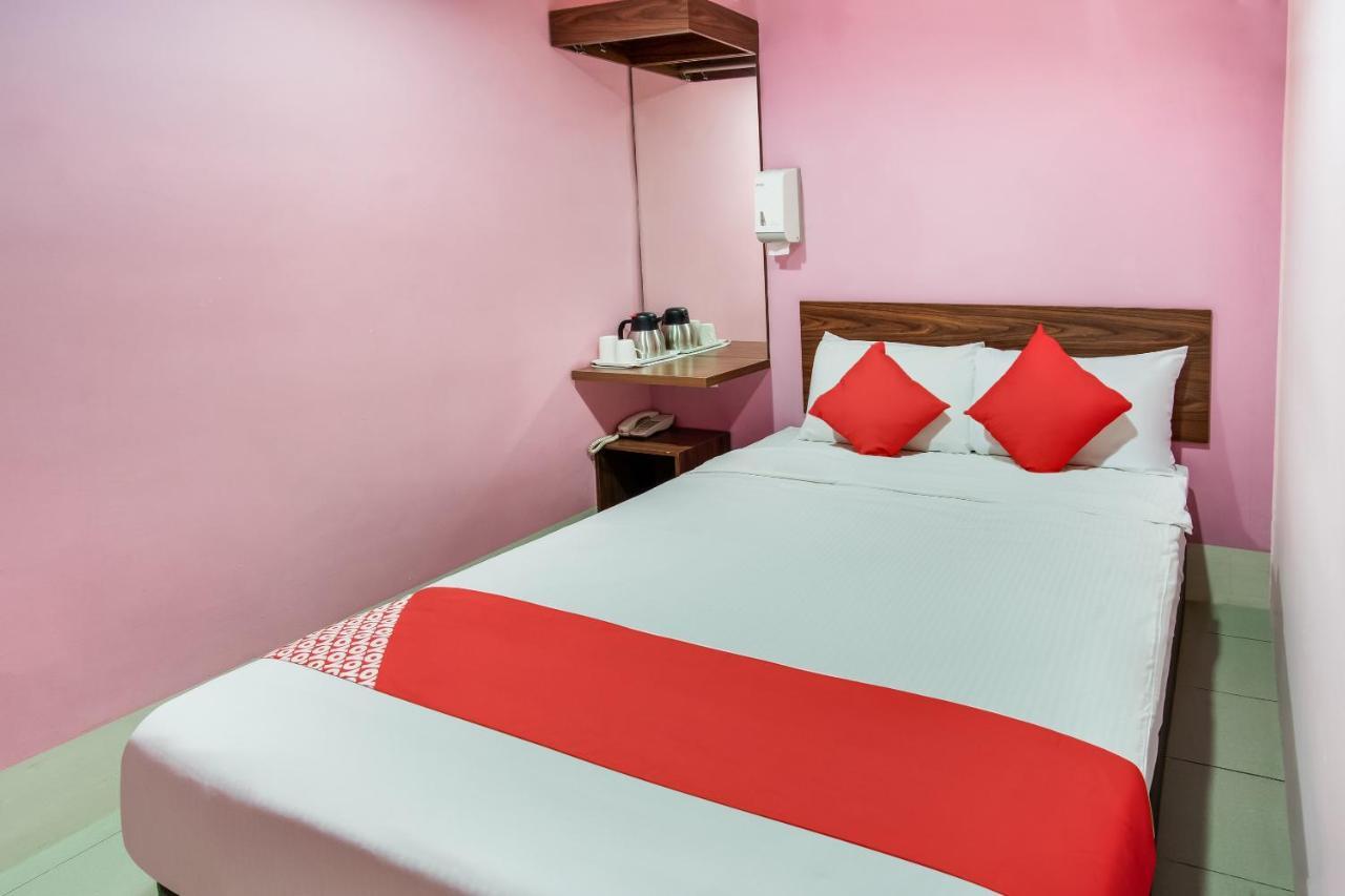 Oyo 89480 Dream House Hotel Skudai Extérieur photo
