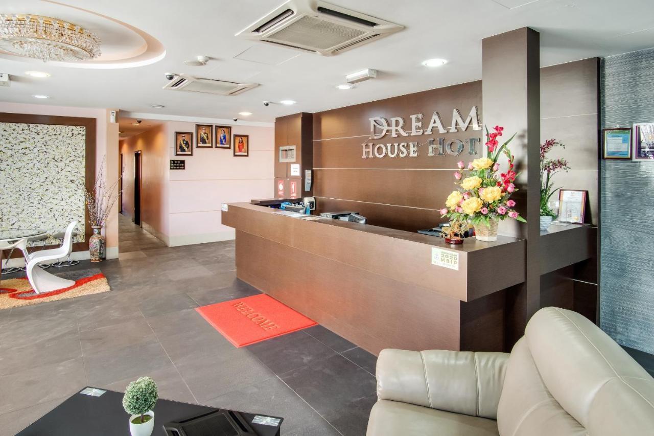 Oyo 89480 Dream House Hotel Skudai Extérieur photo