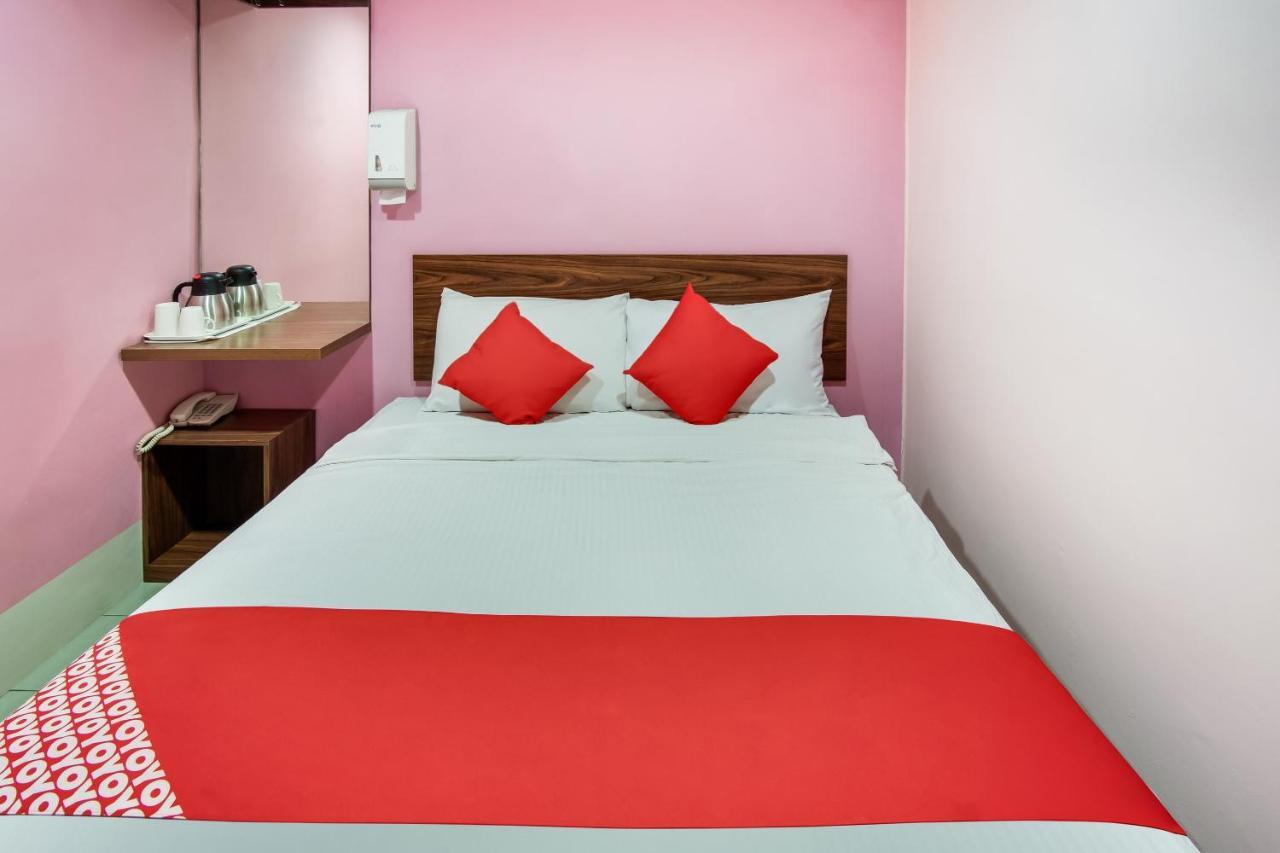 Oyo 89480 Dream House Hotel Skudai Extérieur photo