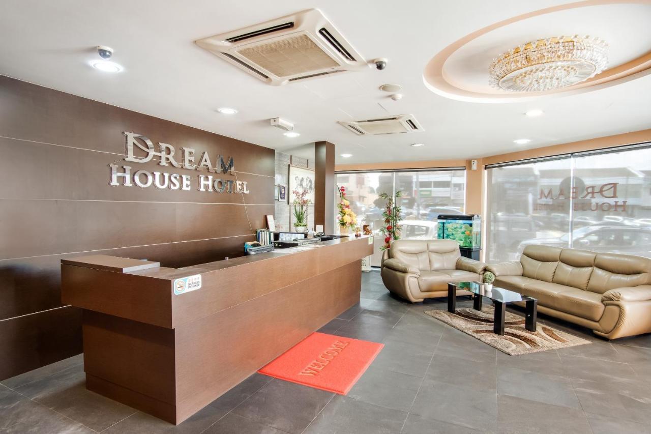 Oyo 89480 Dream House Hotel Skudai Extérieur photo